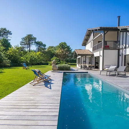 Villa - Fougeres - Charme Et Serenite A 5mn De La *